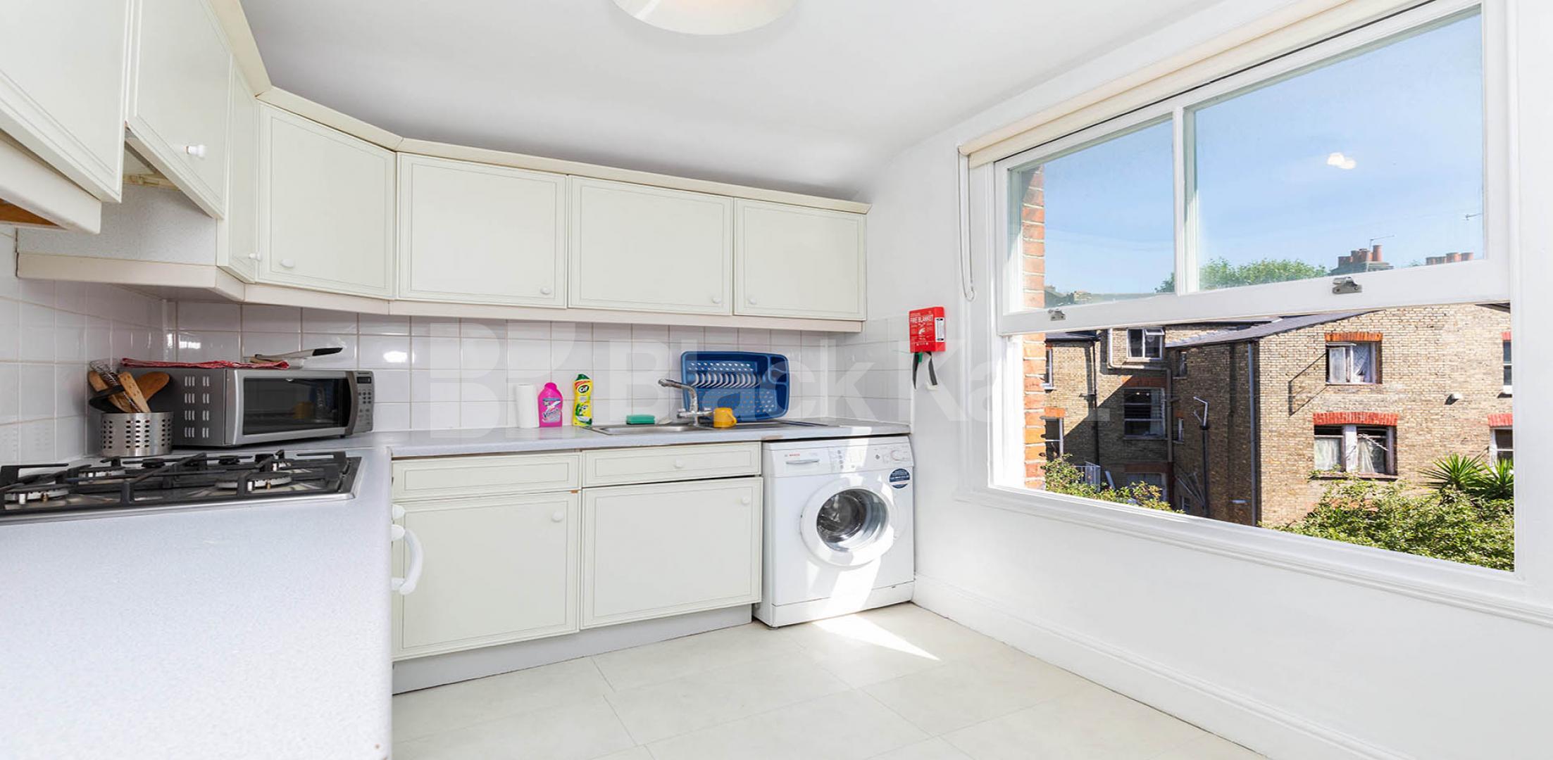 			VIRTUAL TOUR AVAILABLE!, 5 Bedroom, 1 bath, 1 reception Flat			 HIGHBURY PARK, HIGHBURY